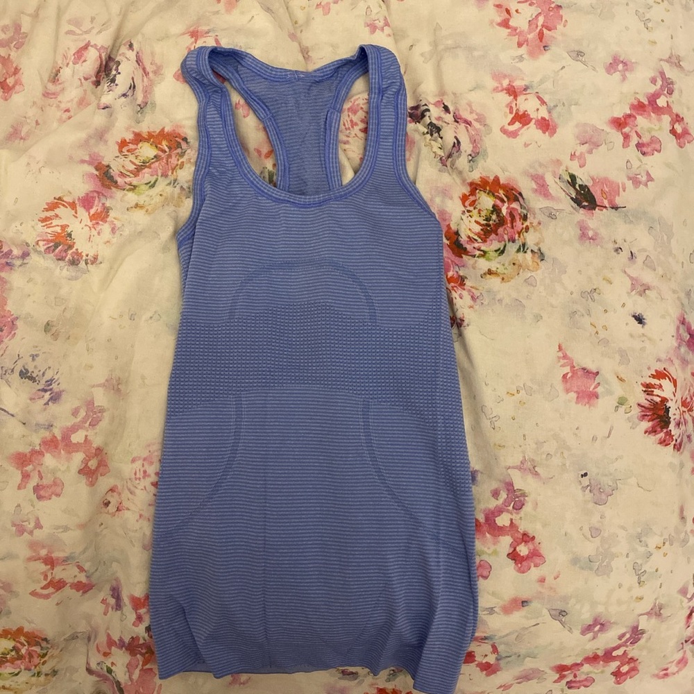 size 2 lululemon workout top/shirt/tank